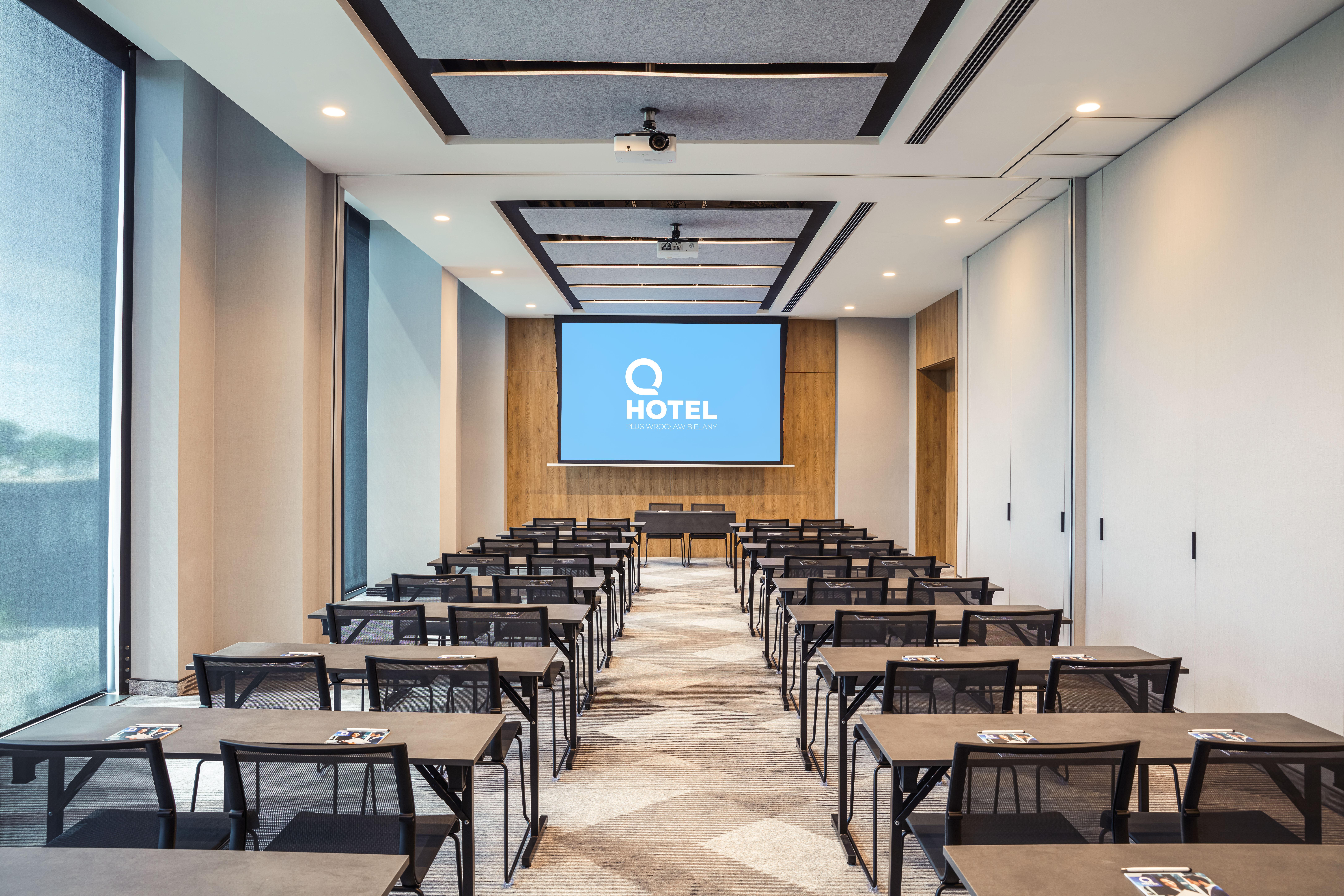 Q Hotel Plus Wroclaw Bielany Bielany Wrocławskie Kültér fotó